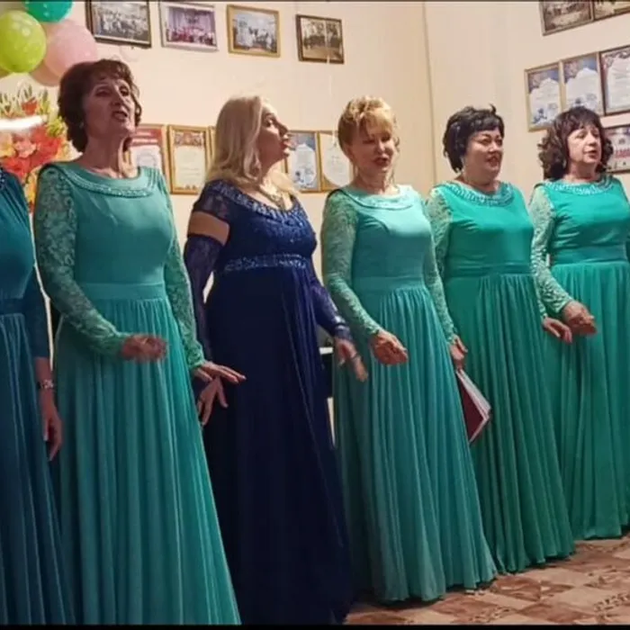 «Дарите женщинам цветы!»