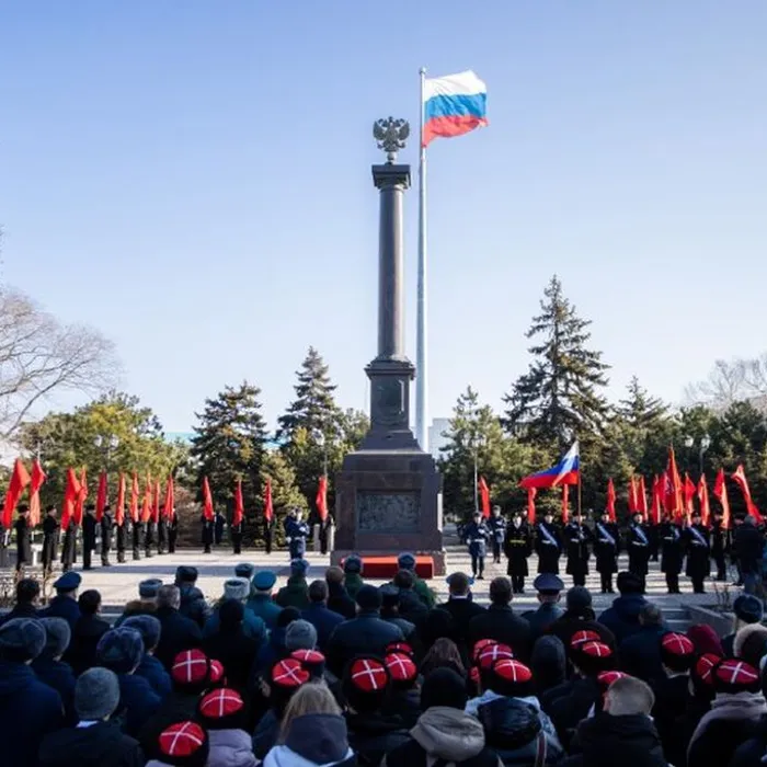&nbsp;В День защитника Отечества в Анапе возложили цветы к стеле «Город воинской славы»