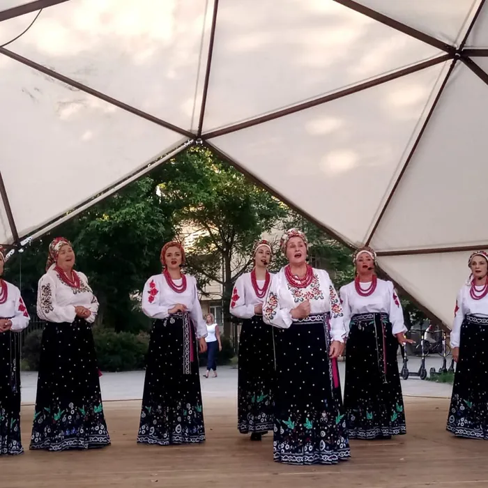 "Черноморочка" поздравила зрителей с Днем Крещения Руси.