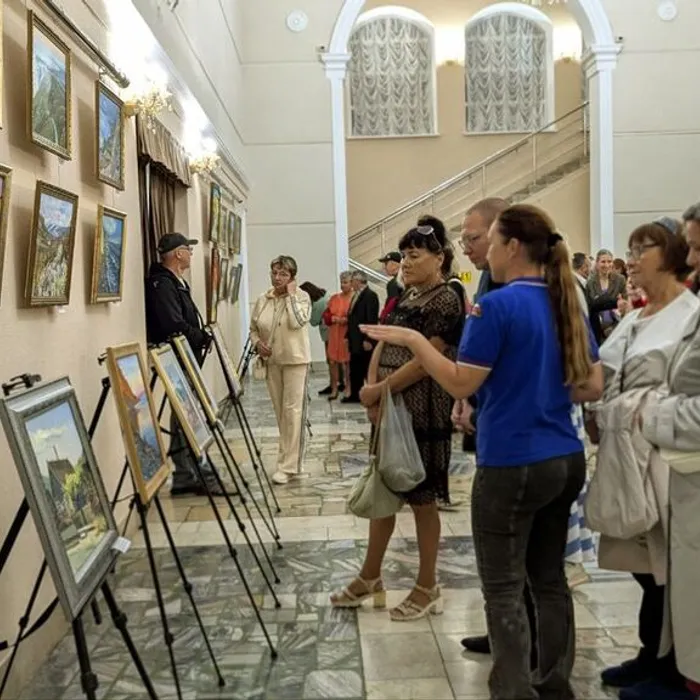 Выставка "Город, который люблю" открылась в Центре культуры "Родина".