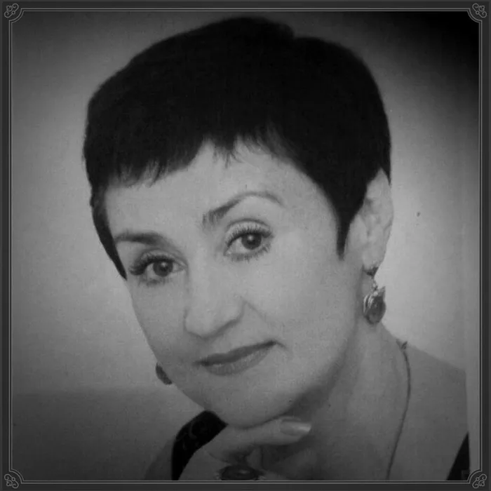 Её пианино продолжает звучать…
