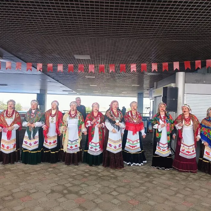 Концерт народного ансамбля казачьей песни «Черноморочка»  Я сама героя провожала…»