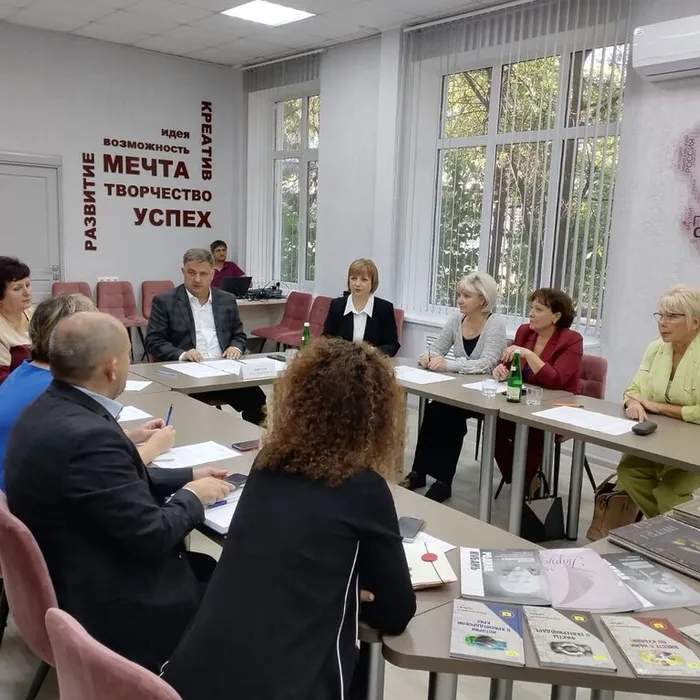 В СОВЕТ ПО РАЗВИТИЮ БИБЛИОТЕЧНОГО ДЕЛА В АНАПЕ ВОШЛА РУКОВОДИТЕЛЬ НЛХТО "ПАРУС" ЛАРИСА КАМЕНЩИКОВА