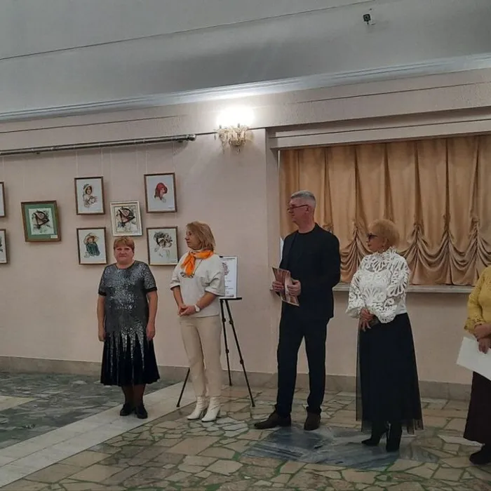 Выставка «Мир прекрасен, потому что в нем есть мама!»