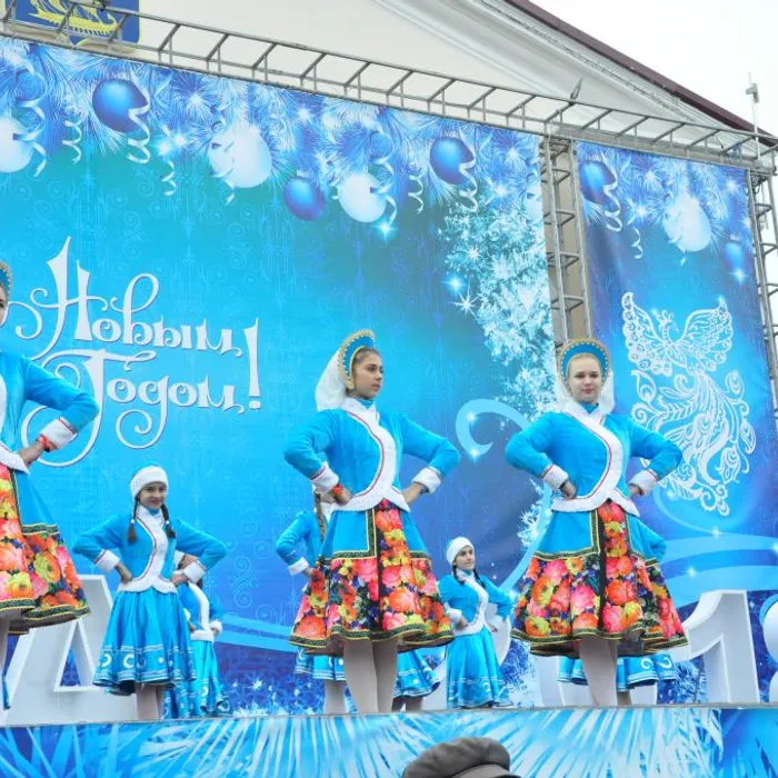 Новогодняя ярмарка открылась на Театральной площади