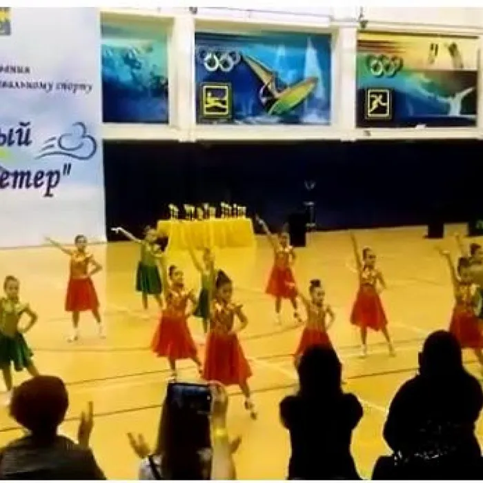 Новый год к нам мчится: поздравляет "Альянс"