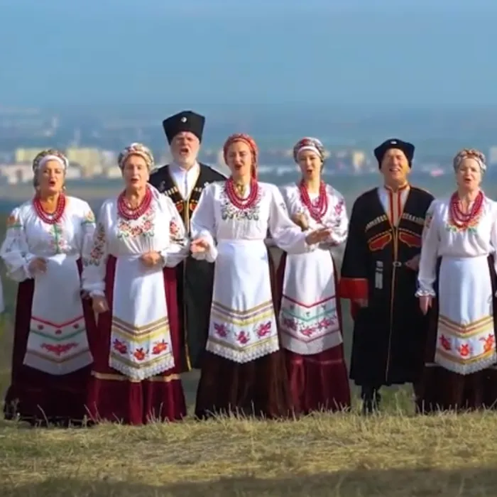 С праздником поздравляет Казачий хор!