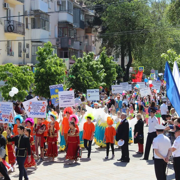 Сотрудники и коллективы ЦК "Родина" на праздничном шествии 1 мая