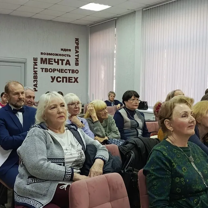 «Февраль, достать чернил и плакать…»