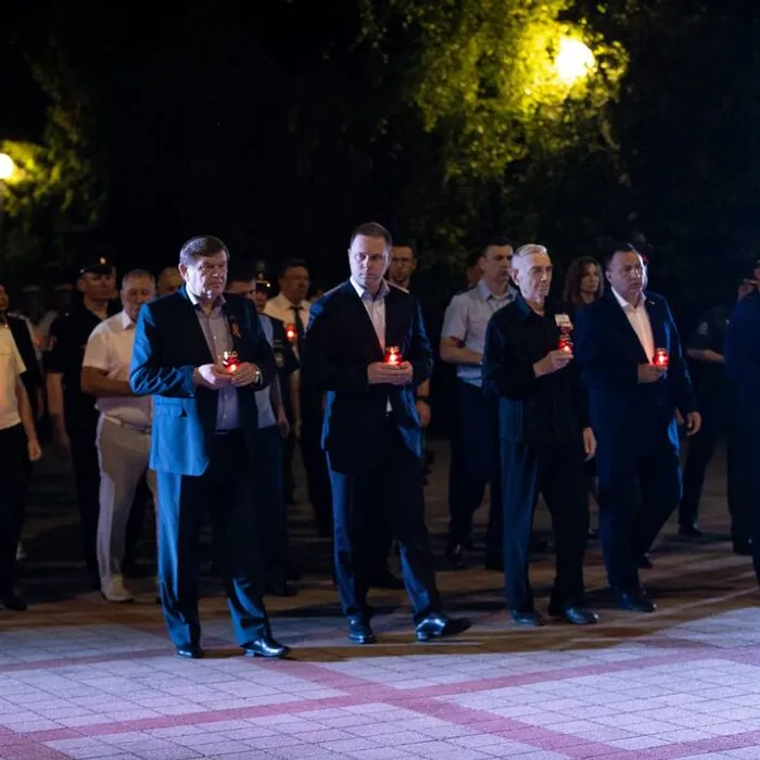 В День памяти и скорби анапчане зажгли свечи памяти