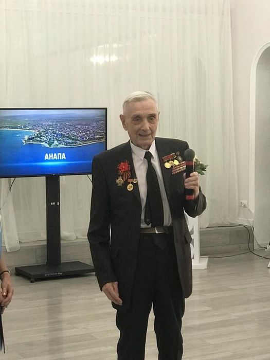 Делегацию ветеранов из Санкт-Петербурга чествовали в "Родине".